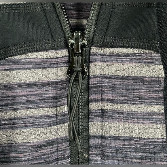 Lululemon Stride Grey Stripe Jacket Women’s Size 10 - Picture 8 of 8